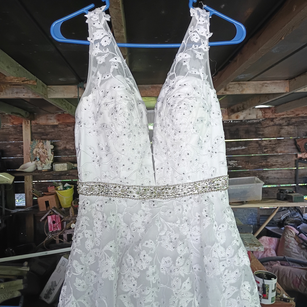 Romeo & Juliet Couture Ivory Lace Wedding Gown